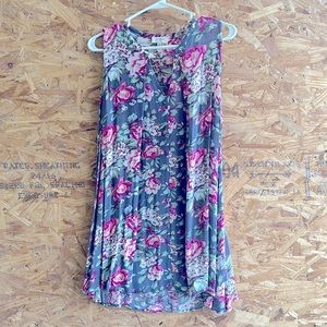Adorable floral tunic!
